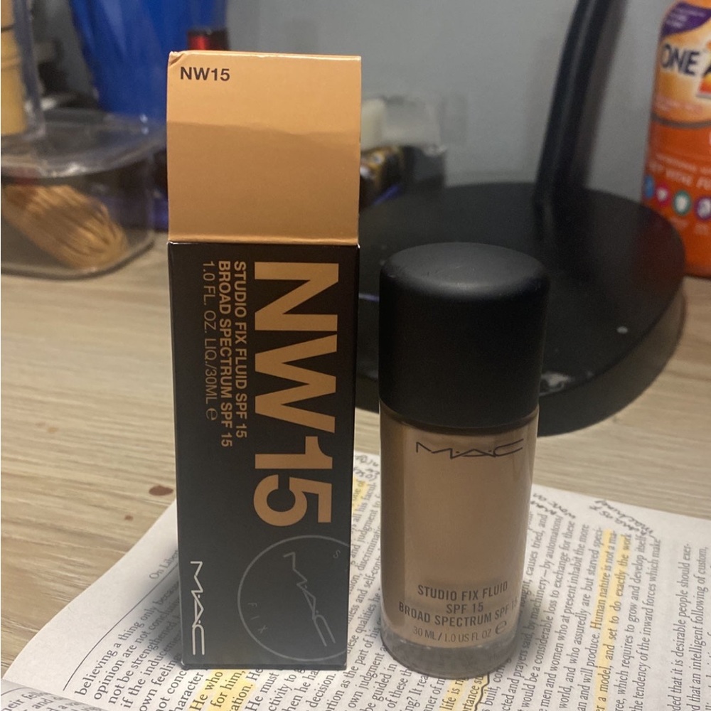 MAC Studio Fix Fluid NW15 (SPF15)